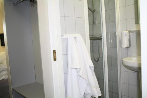 HI Oslo Haraldsheim - Hostel Room Type - Single Room with Bathroom