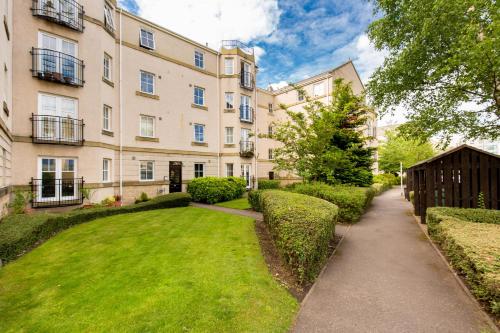 Picture of 415 Lovely And Central 2 Bedroom Apartment With Secure Parking