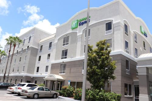 Holiday Inn Express Hotel & Suites Clearwater US 19 North, an IHG Hotel