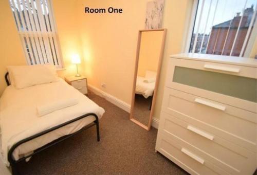 Beautiful 4 bedroom Victorian Apartment Sleeps 7 STOCKPORT, Manchester (photo 8)