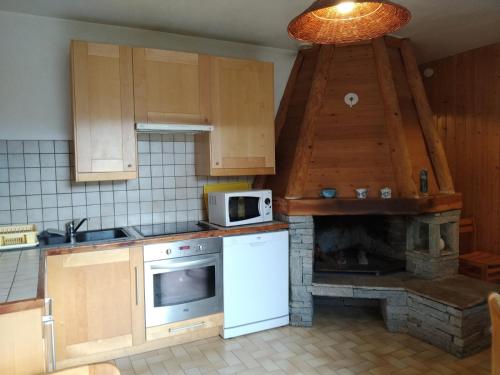 Kitchen, Chalet avec jardin near Bourg-Saint-Maurice Train Station