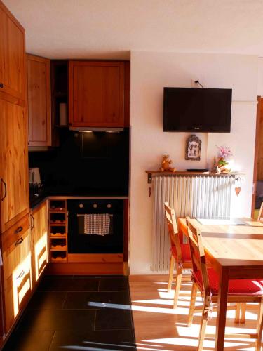 Romantic Chalet-Style Flat with Mountain View in Torgon, Schweiz