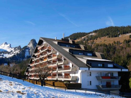 Romantic Chalet-Style Flat with Mountain View in Torgon, Schweiz