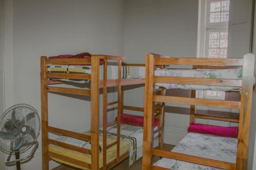 1 king bed, 8 bunk beds
