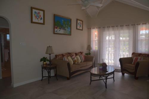 Ixoras Beach Apartments in Speightstown