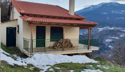  Ορεινή μονοκατοικία στα Χαλκιάνικα - Κοντά στη Ζαρούχλα - λίμνη Τσιβλού, Pension in Khalkiánika