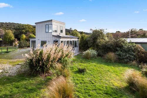 Surfinn Eco Cottage - Papatowai Cottage in Papatowai