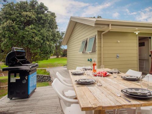 On The Green - Pauanui Holiday Home in ปาอัวนุย