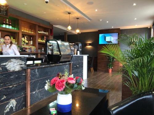 Eagle Hotel Luton Airport