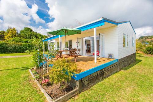 . Calypso Cottage - Raglan Holiday Home