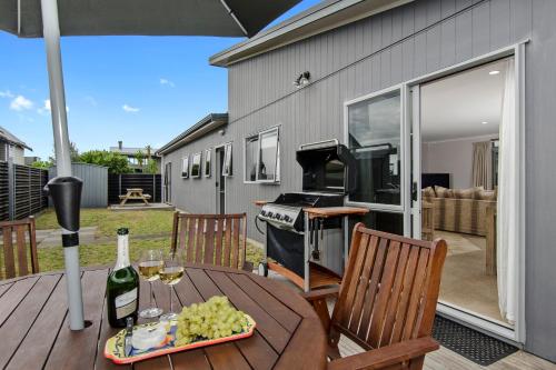 Beauty on Bream Bay - Ruakaka Holiday Home