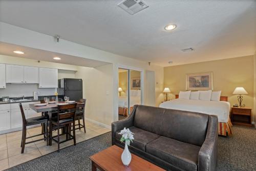 Guestroom, CHASE SUITE HOTEL TAMPA in Pelican Island