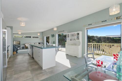 The Blue Cottage with WiFi- Waipu Holiday Home in Waipu