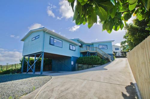 The Blue Cottage with WiFi- Waipu Holiday Home in Waipu