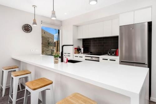 The Place To Be - Wanaka Holiday Home - image 3