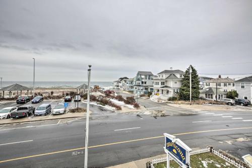 Ocean-View Apartment - Walk to Cafes and Beach! Hampton