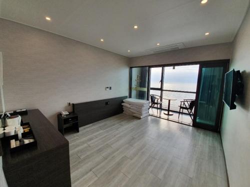 Surrounding environment, Hotel Wooyeon Flora in Boryeong-si