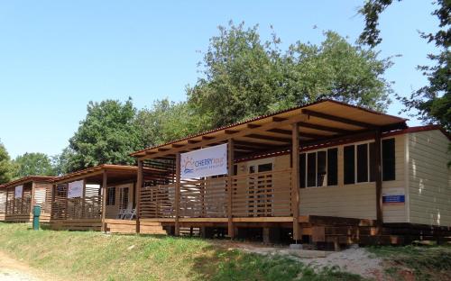 Mobile Homes Comfort CAPRI Bijela Uvala – khách sạn tại Zelena Laguna