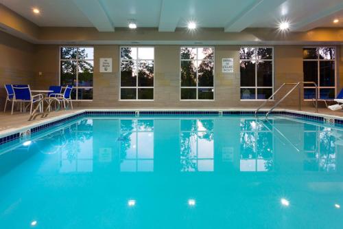 Holiday Inn Express & Suites - Seattle South - Tukwila an IHG Hotel - main image