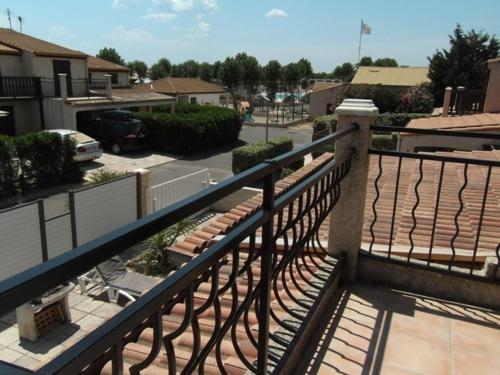 Domaine de vacances à 600m de la plage villa climatisée 3 chambres 8 couchages animations et piscines en supplément WIFI LRTAMS11 gîte à louer Vias