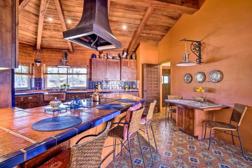 Equestrian Estate with Horse Stables and Pool! in 聖馬可斯