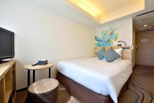 Standard Double Room - Non-Smoking image 3