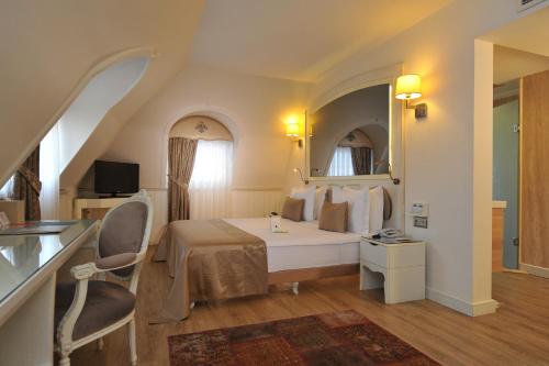 Hotel Yasmak Sultan - Tap to explore photos