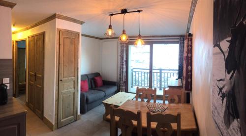 2 twin beds, 1 sofa bed