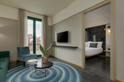 Two-Bedroom Apartment with Terrace image 4
