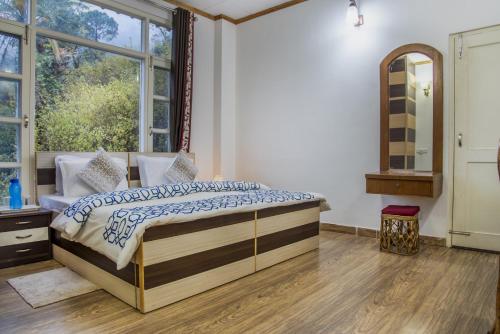 Kasauli Edge Apt with Balcony