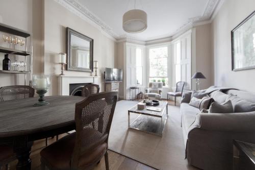 Cathcart Road Iv By Onefinestay, , London
