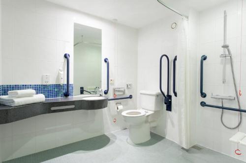 Holiday Inn Express Cheltenham Town Centre an IHG Hotel - image 6
