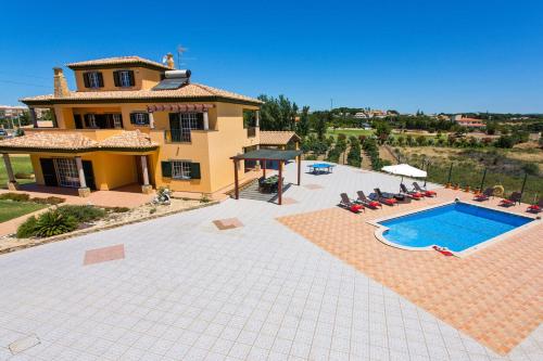 Villa Nincha - Heated Pool - Free wi-fi - Air Con