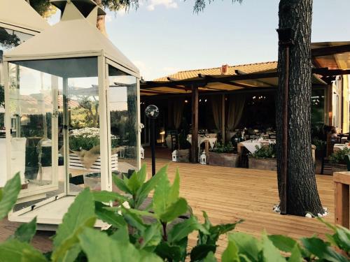 Restorāns, Casetta Luna e Sole Giardino privato e vista Toscana in Montescudaio