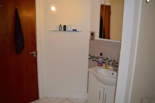 Modern 1 Bedroom Flat Near Centre, Castlefield, Greater Manchester