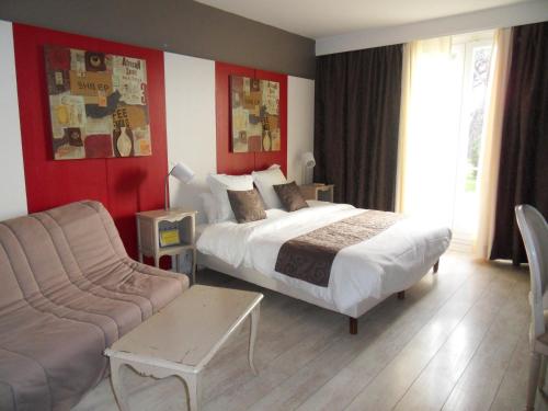 Les Aubuns Country Hotel - image 4