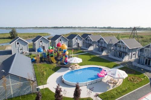 2 bedrooms, 4 beds
