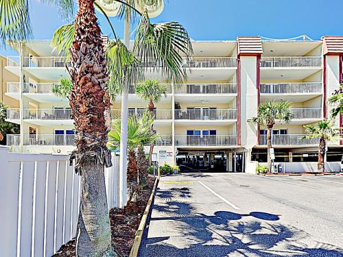 New Listing! Walkable Beachside Condo With Pool Condo - image 5