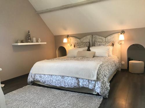 Bed, Chambres d'Hotes des Demoiselles in Ville-Saint-Jacques