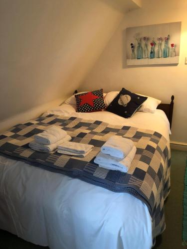 1 double bed, 1 twin bed