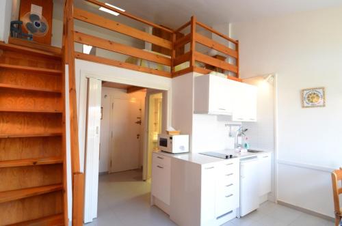 Studio Apartment with Sea View image 8