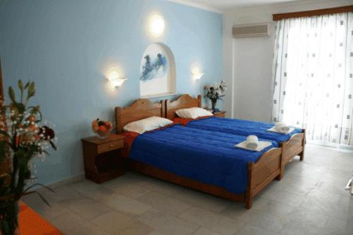 Mike's Studios, Naxos