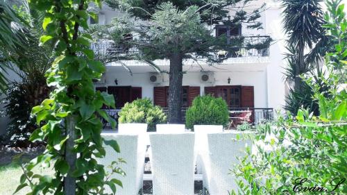 Apartment with Garden View