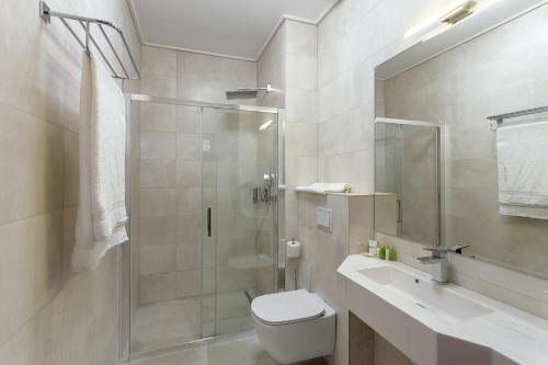 Queen Double Room image 5