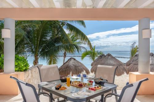 อาหารและเครื่องดื่ม, PUERTO AVENTURAS BEACH RESORT in เปอร์โต อเวนทูรัส