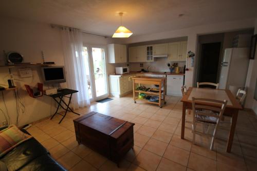 Belle villa 3 chambres grande terrasse dans résidence sécurisée avec piscine commune 800m de la mer WIFI Un vrai Havre de Paix LRCS98 - image 12