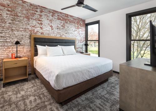 One-Bedroom Suite image 5