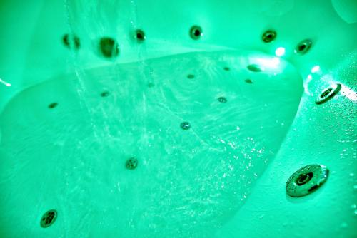 Jacuzzi Sauna Luxury Spa Apartment, Kiew (Foto 4)