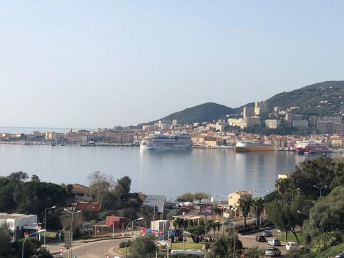 Bel appartement f3 vue sur le golfe d’ajaccio 1