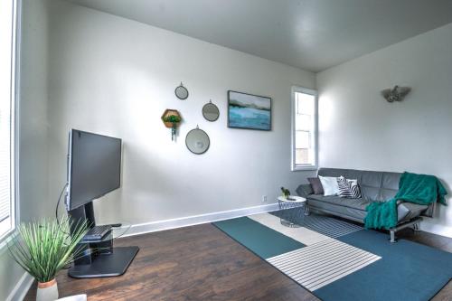 Hosteeva Capitol Hill 2BR Apt - 7 Walking Distance to Dining